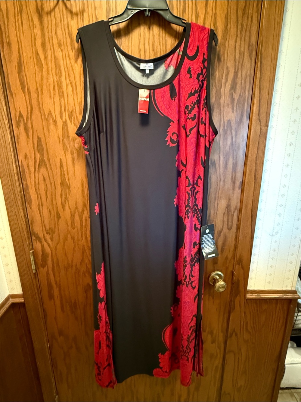Sleeveless Black & Red Patterned Avenue Maxi Dress